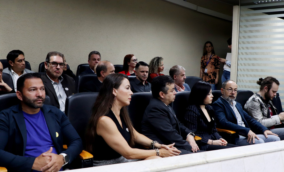 METEOROLOGISTAS DO SIMEPAR RECEBEM MENÇÃO HONROSA NA ASSEMBLEIA LEGISLATIVA DO ESTADO DO PARANÁ