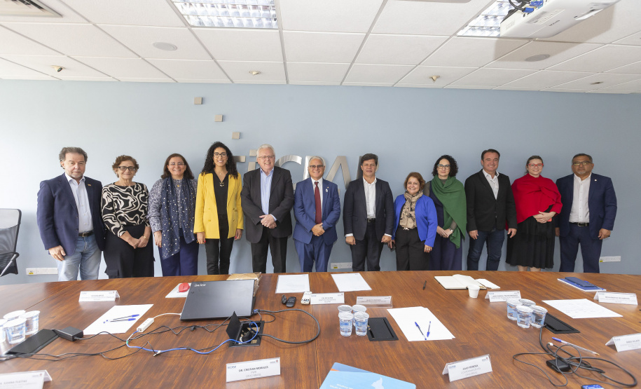 Tecpar e OPAS se reúnem com foco no fornecimento de produtos da saúde para Américas