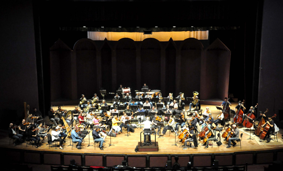 Famílias, movimentos, disposição no palco: confira como funciona uma orquestra sinfônica