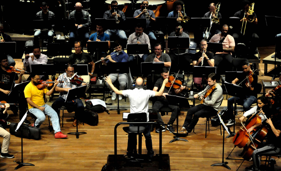 Famílias, movimentos, disposição no palco: confira como funciona uma orquestra sinfônica