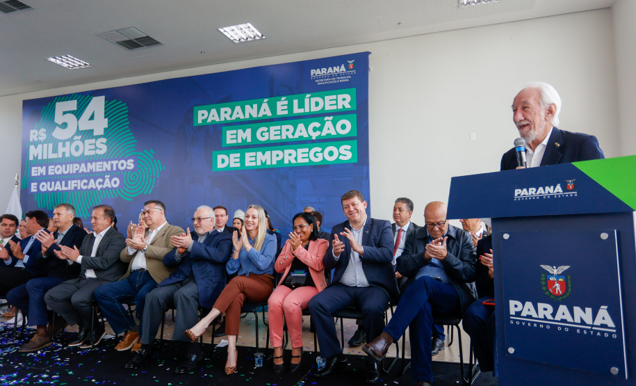 O governador em exercício, Darci Piana, anuncia um pacote de investimentos de R$ 54 milhões destinado à modernização da Rede Sine/PR e à ampliação da oferta de cursos de qualificação profissional em 311 municípios do Estado.