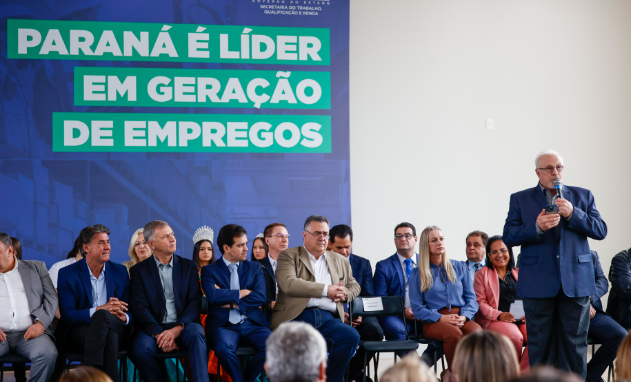 O governador em exercício, Darci Piana, anuncia um pacote de investimentos de R$ 54 milhões destinado à modernização da Rede Sine/PR e à ampliação da oferta de cursos de qualificação profissional em 311 municípios do Estado.
