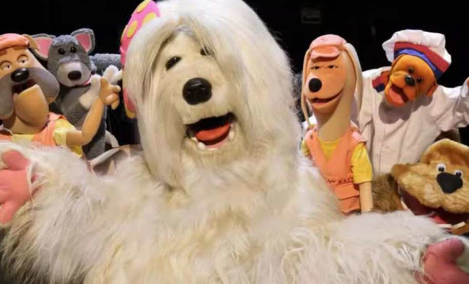 Da telinha para o teatro: musical da TV Colosso chega ao Guairão