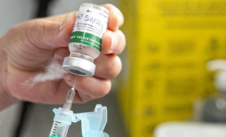 Paraná aplica quase 375 mil vacinas no Dia D e assume 2º lugar com a maior cobertura vacinal contra a gripe no país