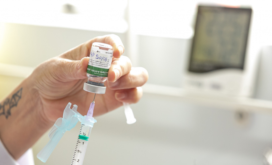 Paraná aplica quase 375 mil vacinas no Dia D e assume 2º lugar com a maior cobertura vacinal contra a gripe no país