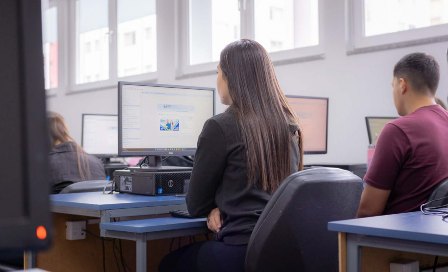 Paraná avança na educação e se torna o 1º estado a regulamentar cursos microcredenciais no Brasil