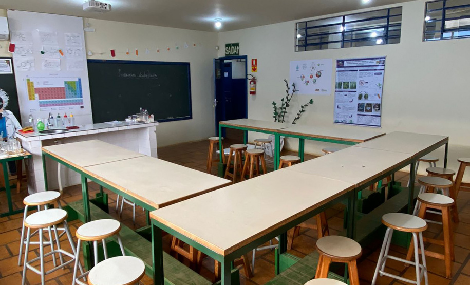 Estudantes de Mangueirinha transformam horta escolar em laboratório de cosméticos