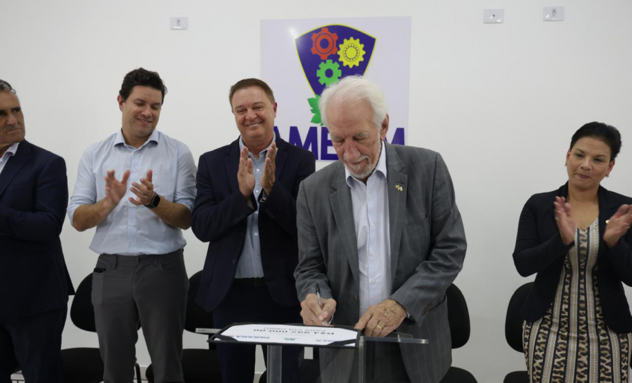 SECID - Governo do Estado formaliza investimento de R$ 4,7 milhões para pavimentação em Colombo