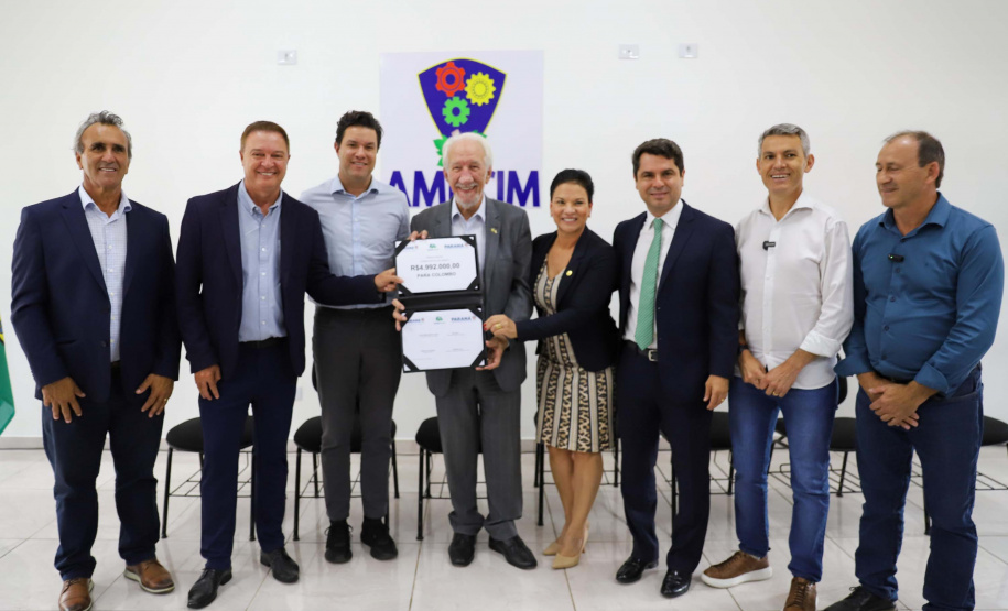 Governo do Estado formaliza investimento de R$ 4,7 milhões para pavimentação em Colombo