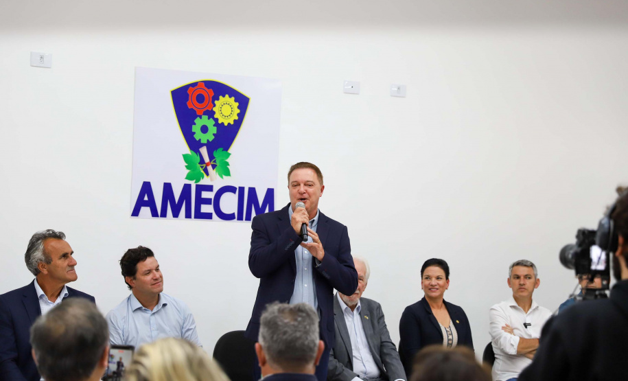 Governo do Estado formaliza investimento de R$ 4,7 milhões para pavimentação em Colombo