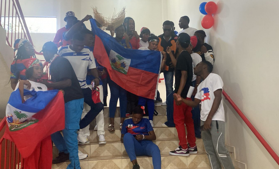SEED - Inclusão: comunidade haitiana celebra identidade e cultura no Ceebja de Cascavel