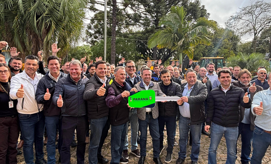 ENTREGA EQUIPAMENTOS AGRÍCOLAS