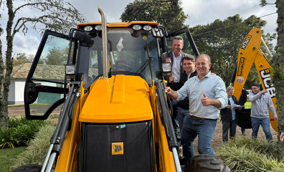 ENTREGA EQUIPAMENTOS AGRÍCOLAS