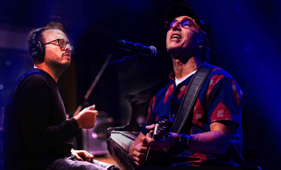 Zeca Baleiro apresenta novo show “Piano” no Guairão