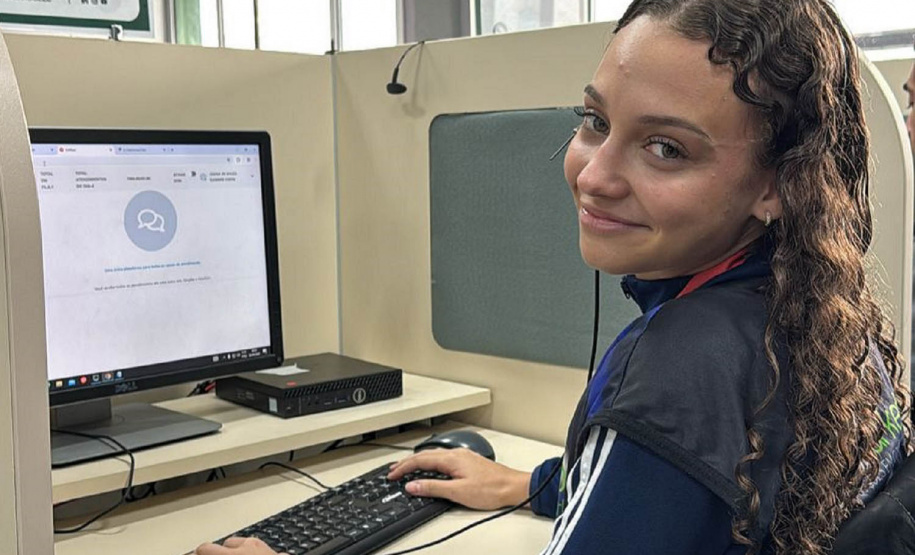 Sanepar está disponível 24 horas por dia pelo 0800 e por meios digitais para cliente pedir informações ou solicitar serviç