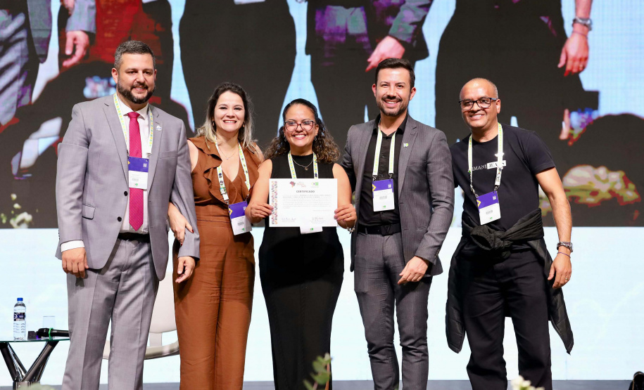 Saúde encerra participação em congresso nacional com premiação de municípios paranaenses