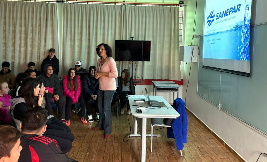 Sanepar entrega material pedagógico com enfoque ambiental para escolas de Apucarana