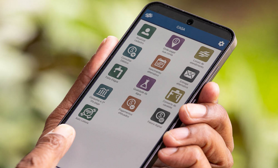 Sanepar está disponível 24 horas por dia pelo 0800 e por meios digitais para cliente pedir informações ou solicitar serviç