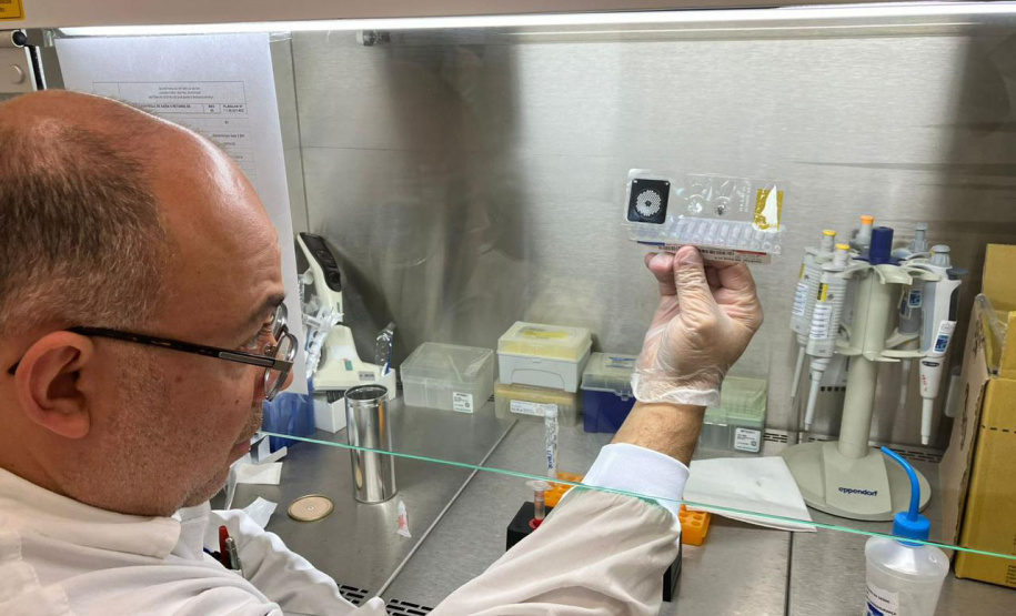 Lacen implanta nova tecnologia para agilizar diagnóstico de doenças graves e reforçar resposta a surtos no Paraná