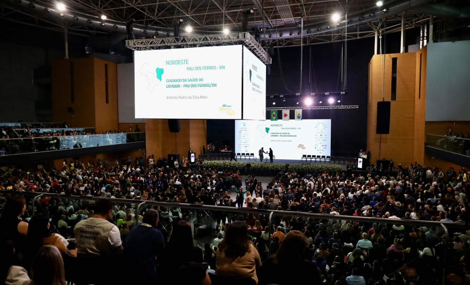 Saúde encerra participação em congresso nacional com premiação de municípios paranaenses