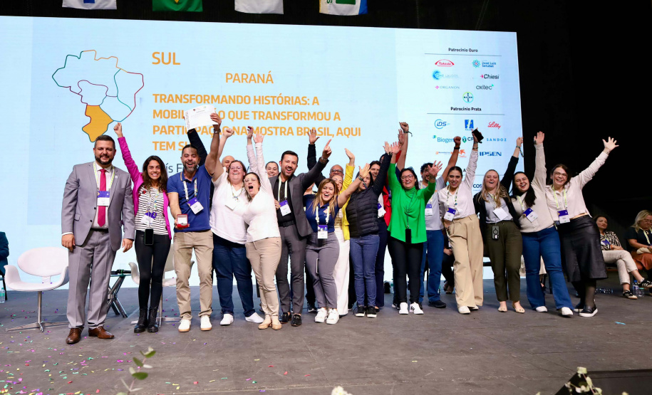 Saúde encerra participação em congresso nacional com premiação de municípios paranaenses