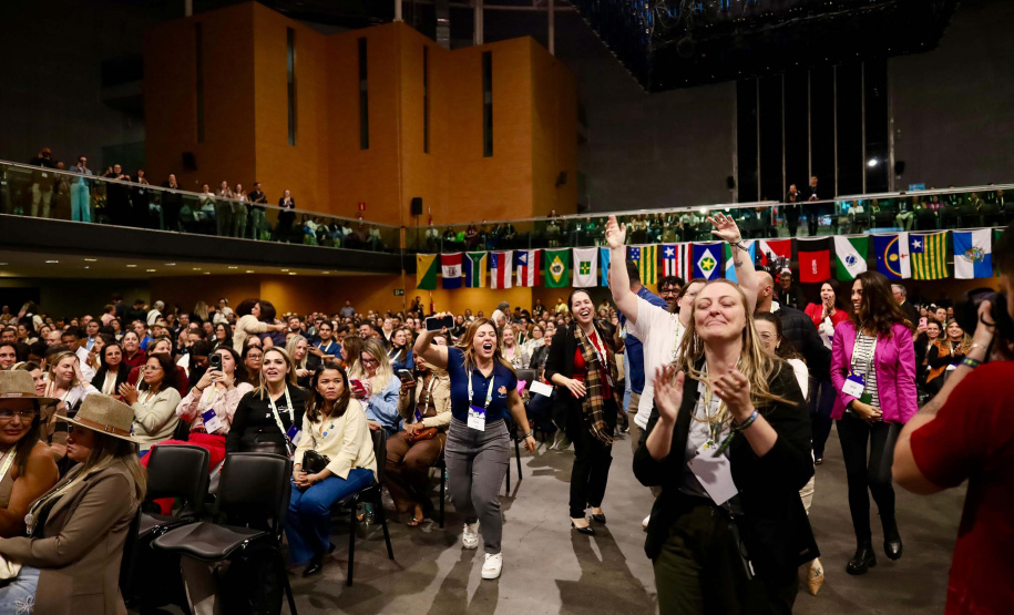 Saúde encerra participação em congresso nacional com premiação de municípios paranaenses