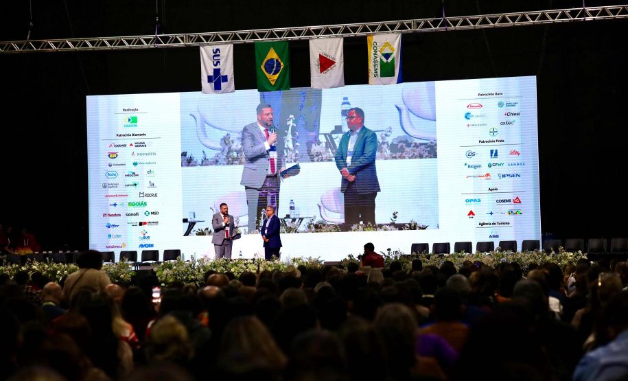 Saúde encerra participação em congresso nacional com premiação de municípios paranaenses