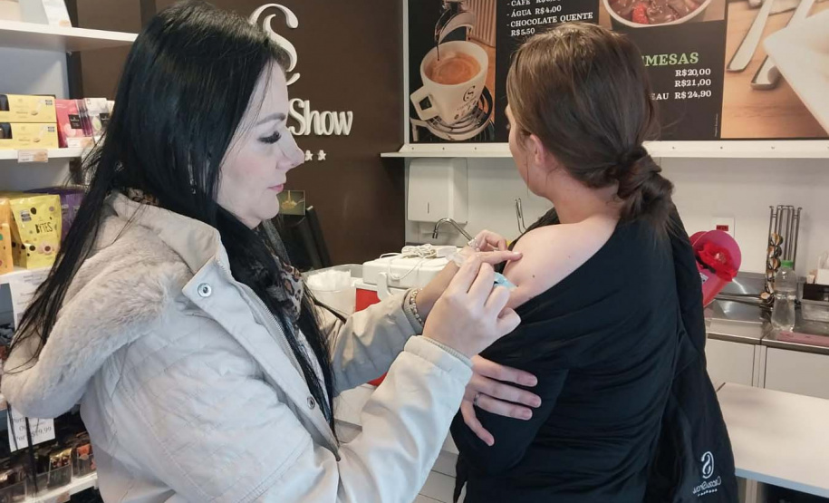 Sesa incentiva vacinação extramuros como estratégia para ampliar cobertura contra a gripe no Paraná