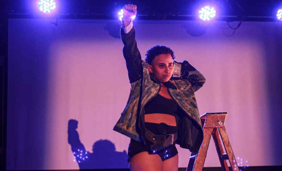 GUAÍRA - Espetáculo gratuito “Cenas Surdas” abordará vivências da comunidade surda no Teatro Zé Maria