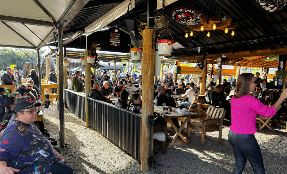 Turismo sobre rodas: comboio com mais de 300 motociclistas movimenta serviços e atrativos dos Campos Gerais