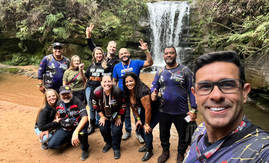 Turismo sobre rodas: comboio com mais de 300 motociclistas movimenta serviços e atrativos dos Campos Gerais