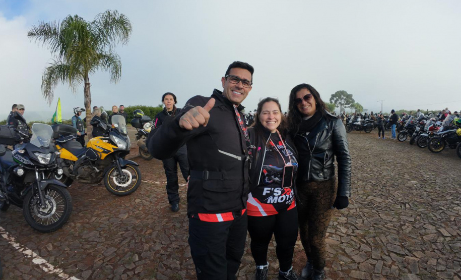 Turismo sobre rodas: comboio com mais de 300 motociclistas movimenta serviços e atrativos dos Campos Gerais