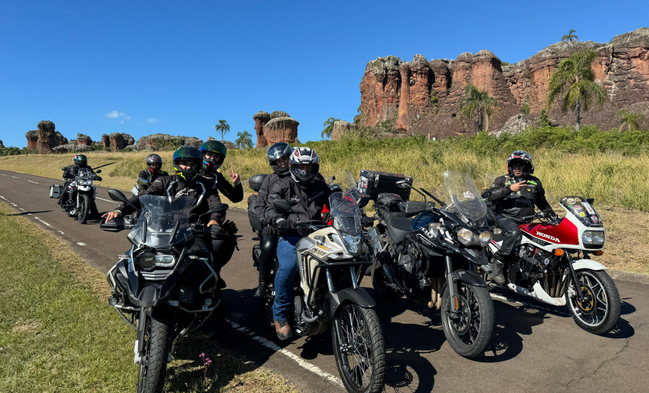 Turismo sobre rodas: comboio com mais de 300 motociclistas movimenta serviços e atrativos dos Campos Gerais
