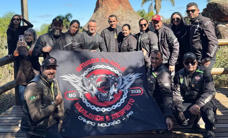 Turismo sobre rodas: comboio com mais de 300 motociclistas movimenta serviços e atrativos dos Campos Gerais