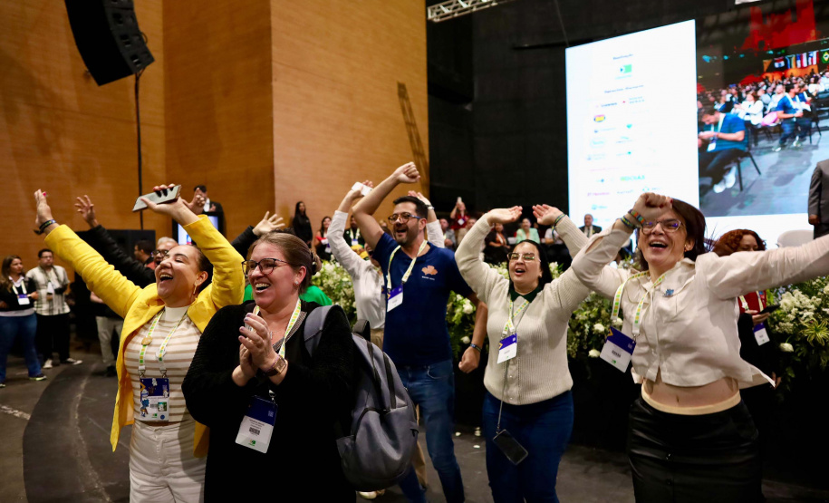 Saúde encerra participação em congresso nacional com premiação de municípios paranaenses