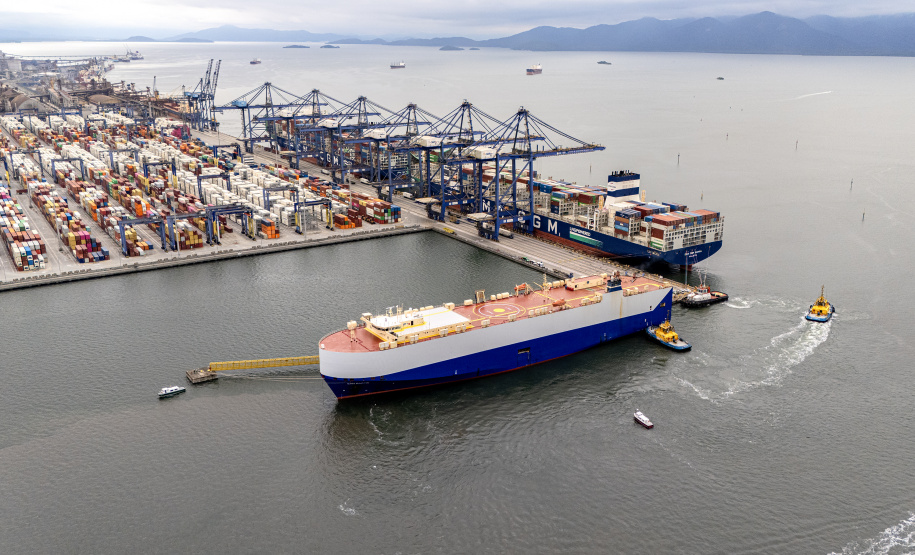 Porto de Paranaguá é o 1º a receber veículos elétricos fabricados por gigante chinesa que retoma vendas no Brasil