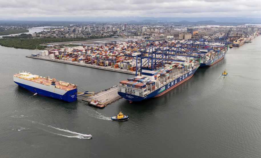 Porto de Paranaguá é o 1º a receber veículos elétricos fabricados por gigante chinesa que retoma vendas no Brasil