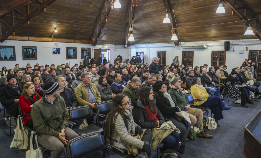 Paraná promove encontro inédito para fortalecer arborização urbana nos municípios