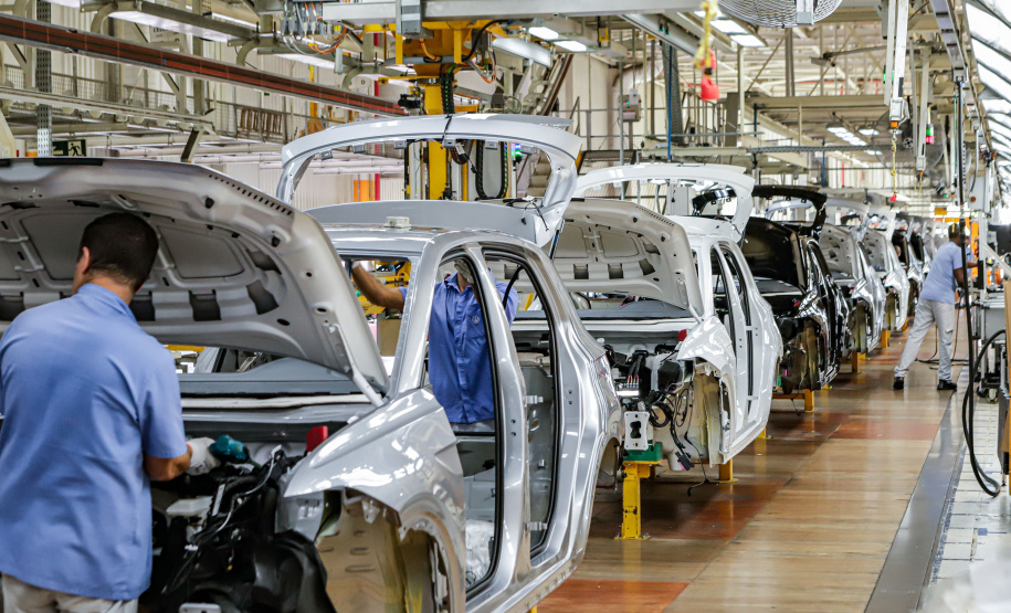 Paraná tem crescimento nas contratações pelo Sine e ultrapassa 72 mil trabalhadores colocados no mercado em 2025