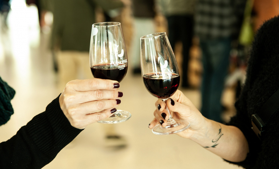 SEEC - Com apoio do Estado, Museu Oscar Niemeyer recebe 4º Festival do Vinho Paranaense