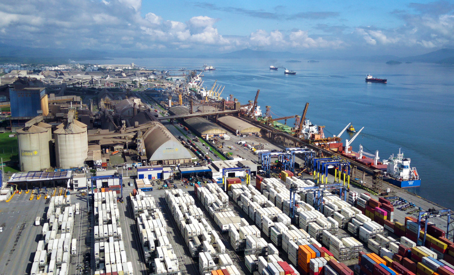 Com 44% da exportação nacional de frango, Porto de Paranaguá é o principal exportador de carnes brasileiras