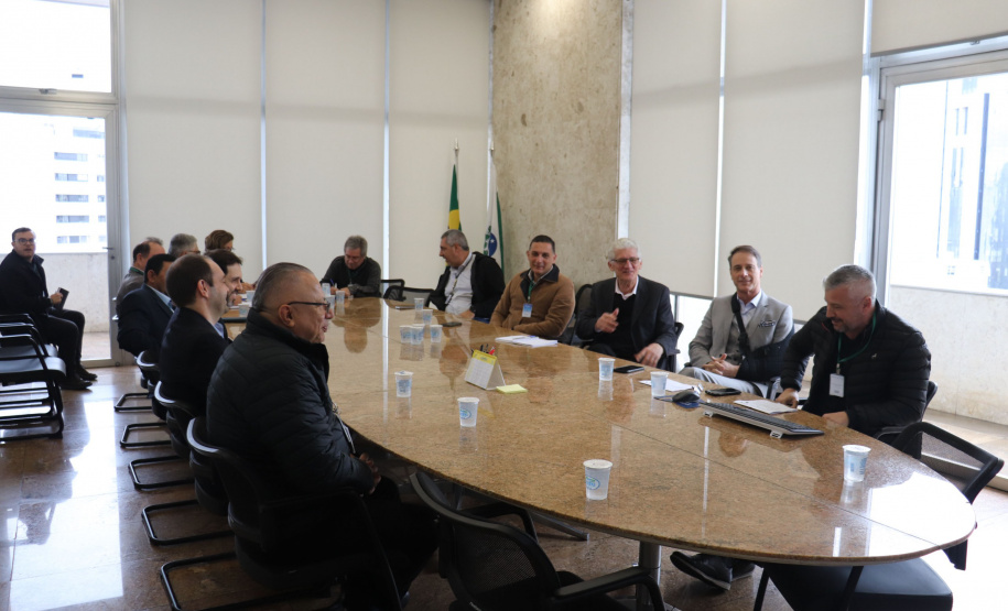 FOMENTO PARANÁ BAIXA JUROS CRÉDITO TAXISTAS