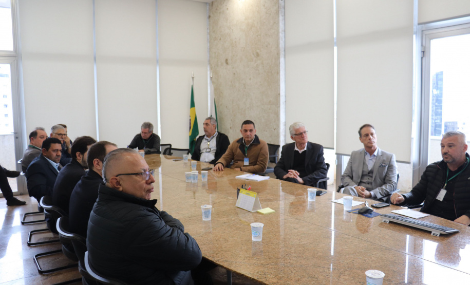 FOMENTO PARANÁ BAIXA JUROS CRÉDITO TAXISTAS