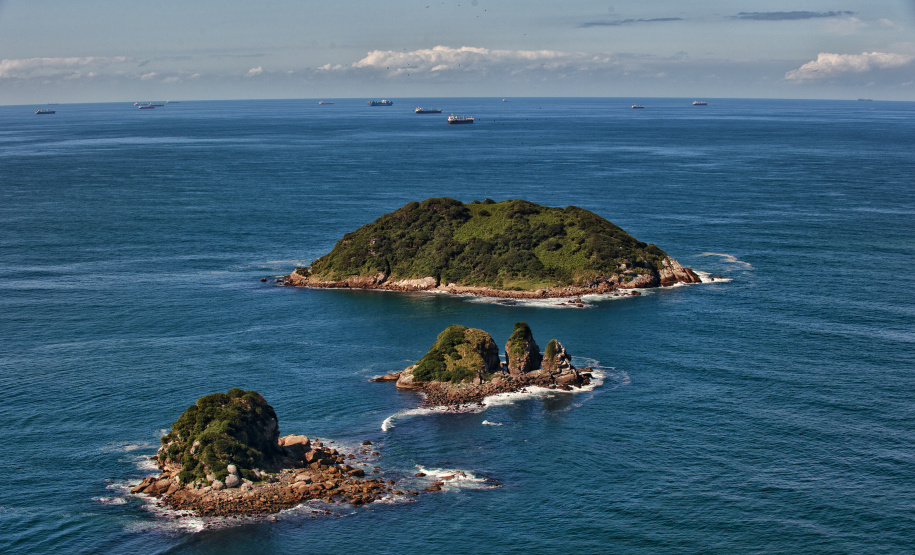 Recuperação de áreas verdes, combate ao desmatamento, cuidados com a água e a fauna e destinação correta dos resíduos sólidos: os indicadores que transformaram o Paraná em referência na proteção ao meio ambiente.