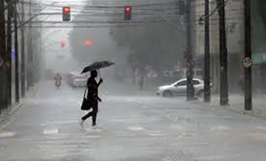 Tempestades e baixas temperaturas: nova frente fria causará mudanças bruscas a partir de domingo
