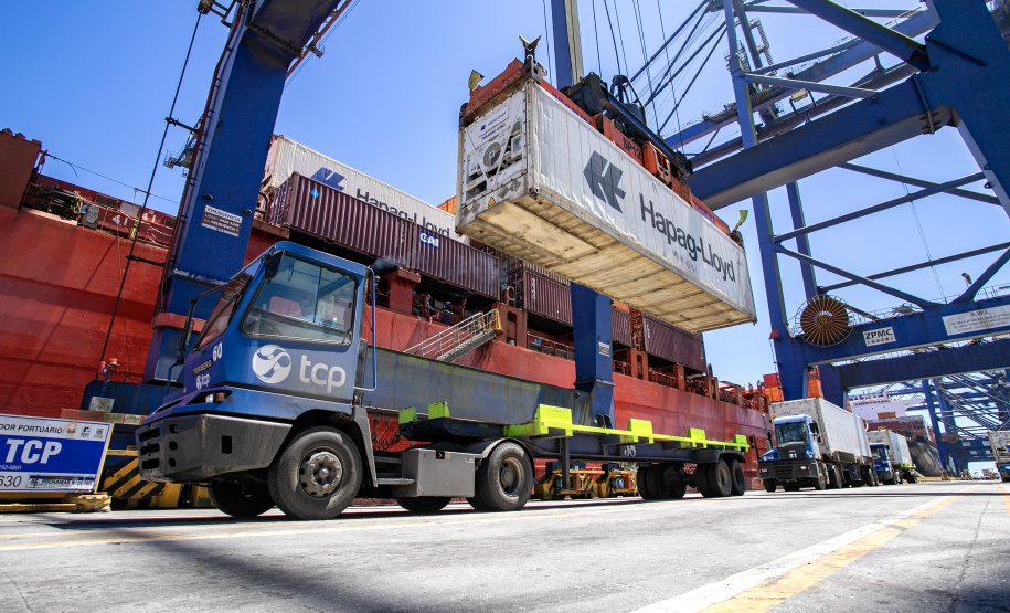 Com 44% da exportação nacional de frango, Porto de Paranaguá é o principal exportador de carnes brasileiras