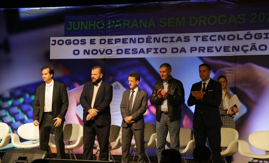 Campanha Junho Paraná Sem Drogas é lançada com alerta sobre dependência tecnológica