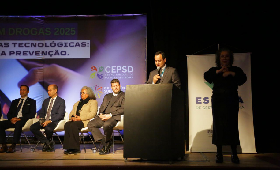 Campanha Junho Paraná Sem Drogas é lançada com alerta sobre dependência tecnológica