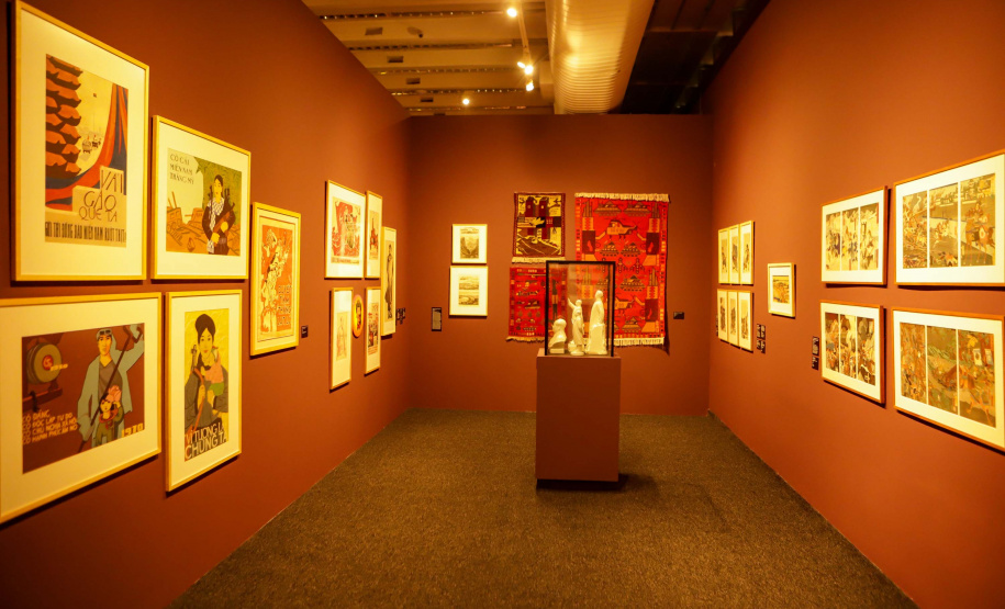 MON realiza oficina de gravura inspirada na coleção asiática