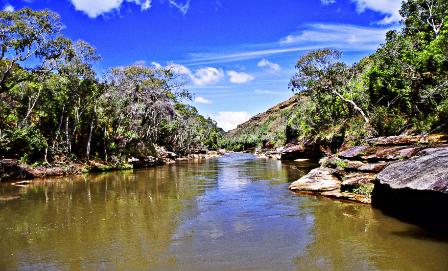 Parques Paraná: trilhas, grutas, montanhas, cachoeiras e muito verde para quem quer curtir o feriado perto da natureza.